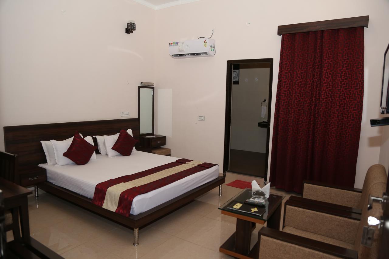 Gulmohar Sariska Resort Bairat Ngoại thất bức ảnh