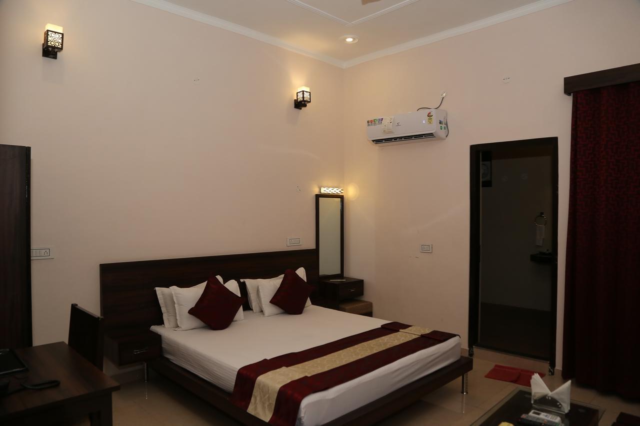 Gulmohar Sariska Resort Bairat Ngoại thất bức ảnh
