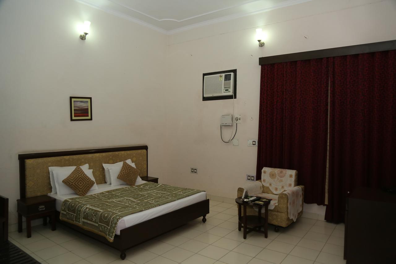 Gulmohar Sariska Resort Bairat Ngoại thất bức ảnh